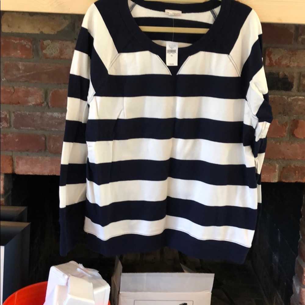 Gap sweat shirt